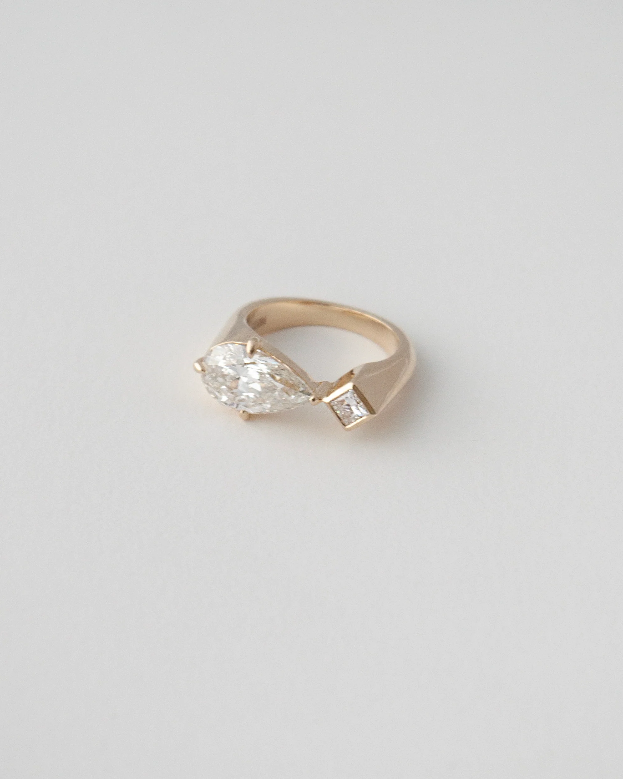THE ASTRAPE RING | PEAR CUT TOI ET MOI - Image 3