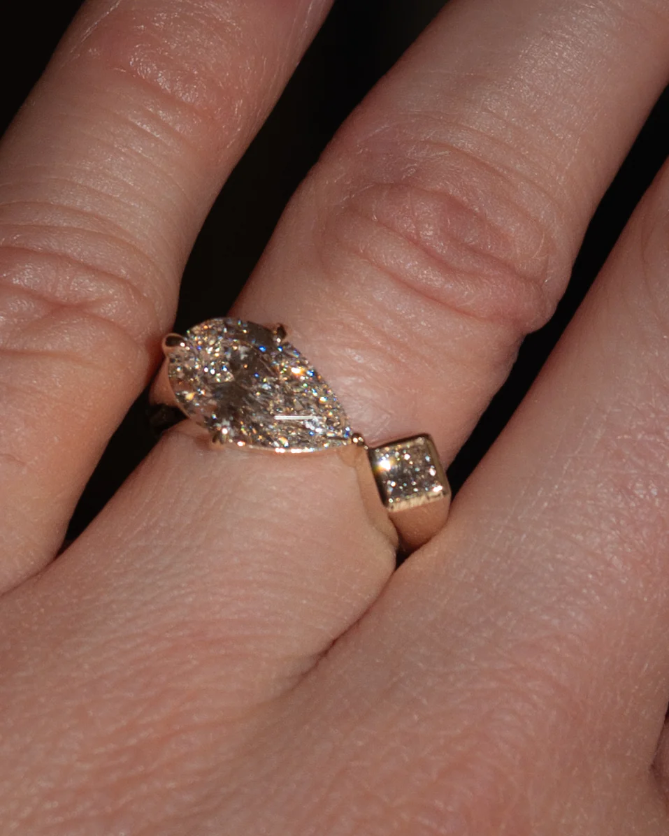 THE ASTRAPE RING | PEAR CUT TOI ET MOI - Image 5