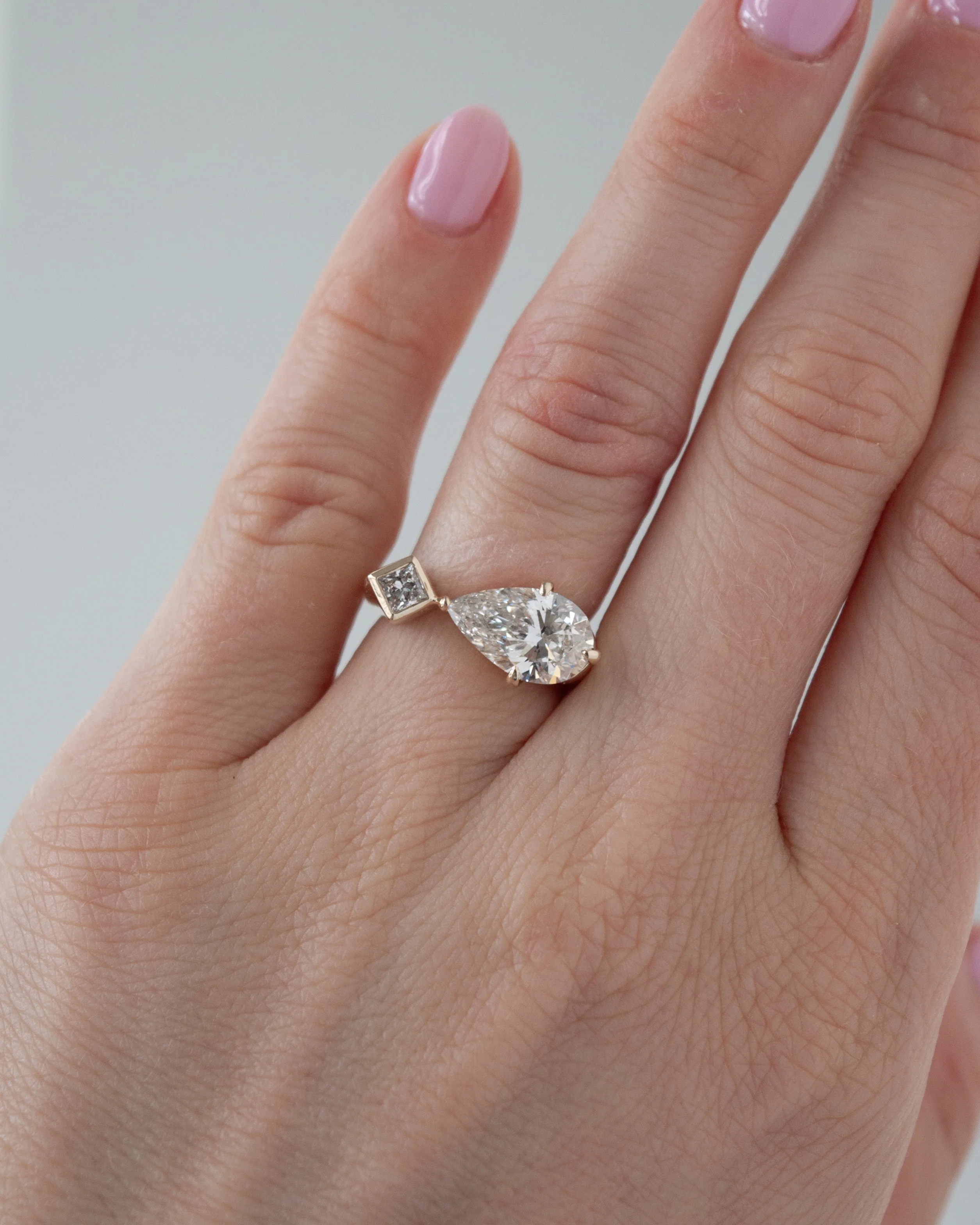 THE ASTRAPE RING | PEAR CUT TOI ET MOI - Image 6