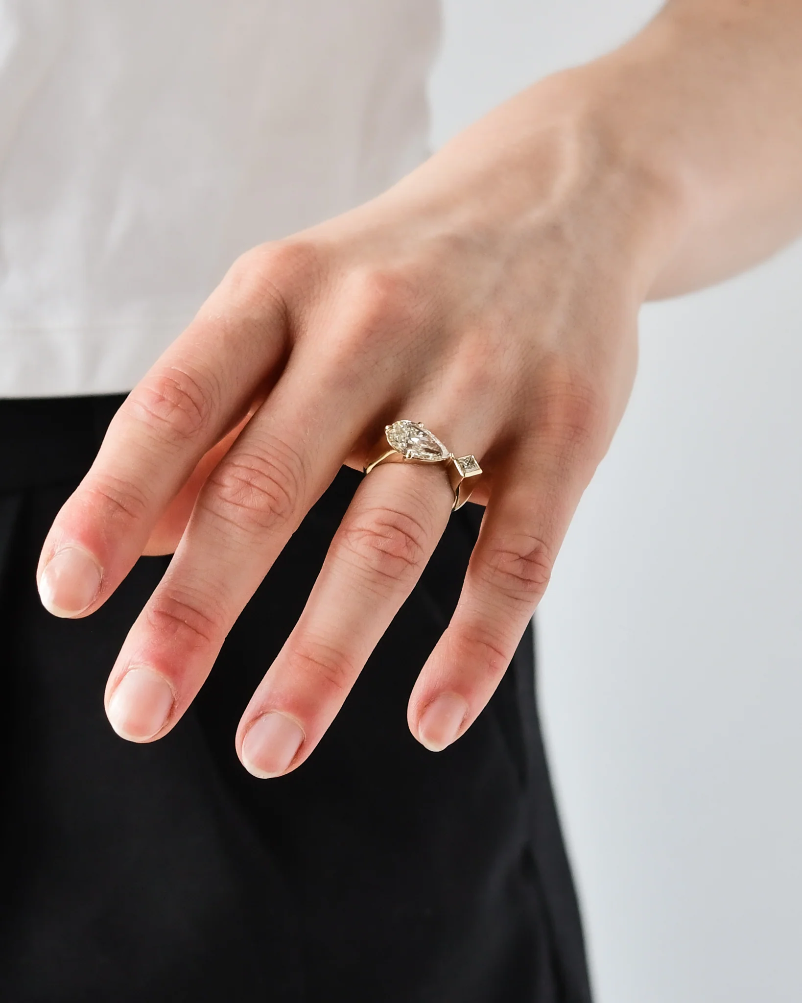 THE ASTRAPE RING | PEAR CUT TOI ET MOI - Image 8