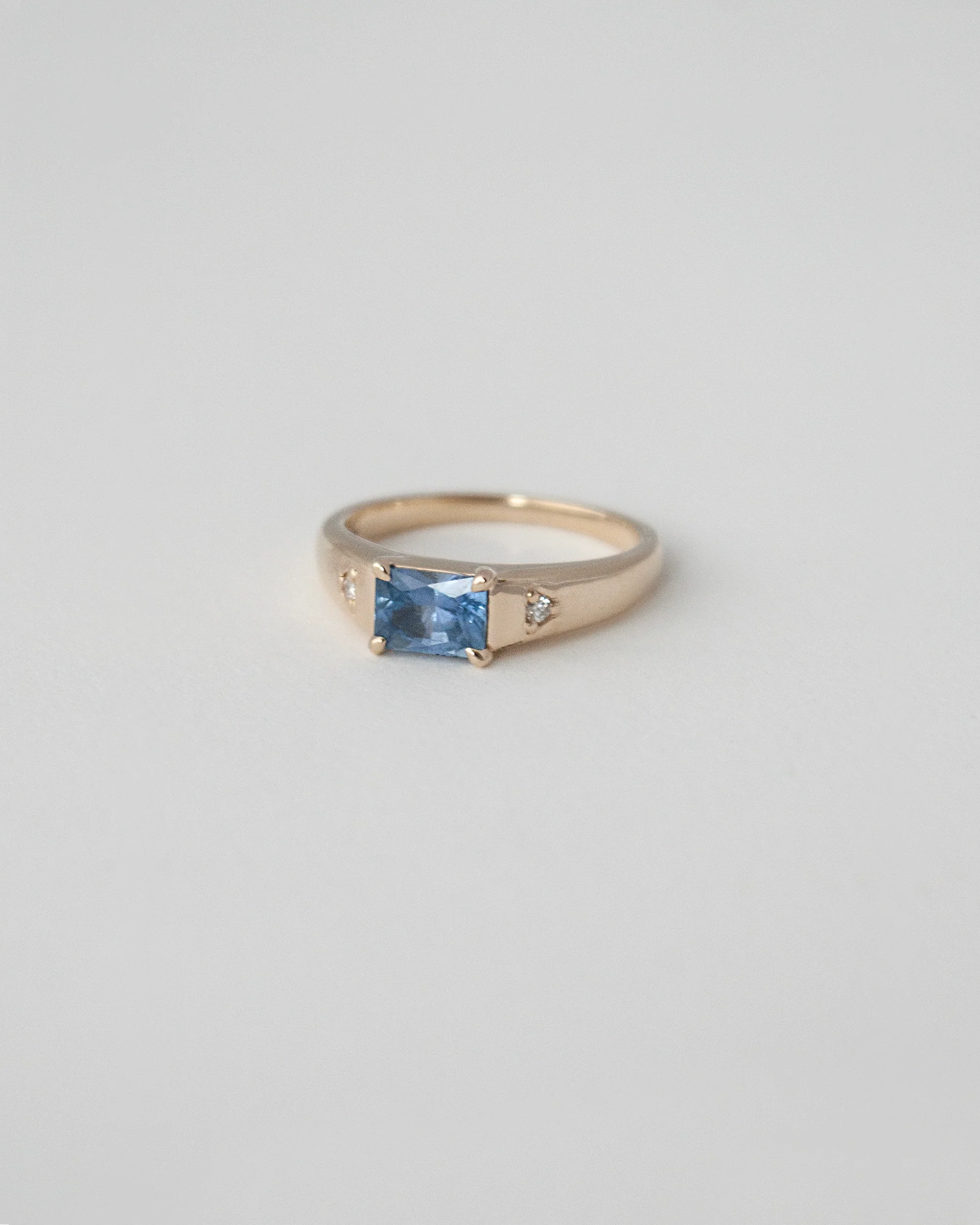 THE GAZER RING | CORNFLOWER BLUE SAPPHIRE - Image 3