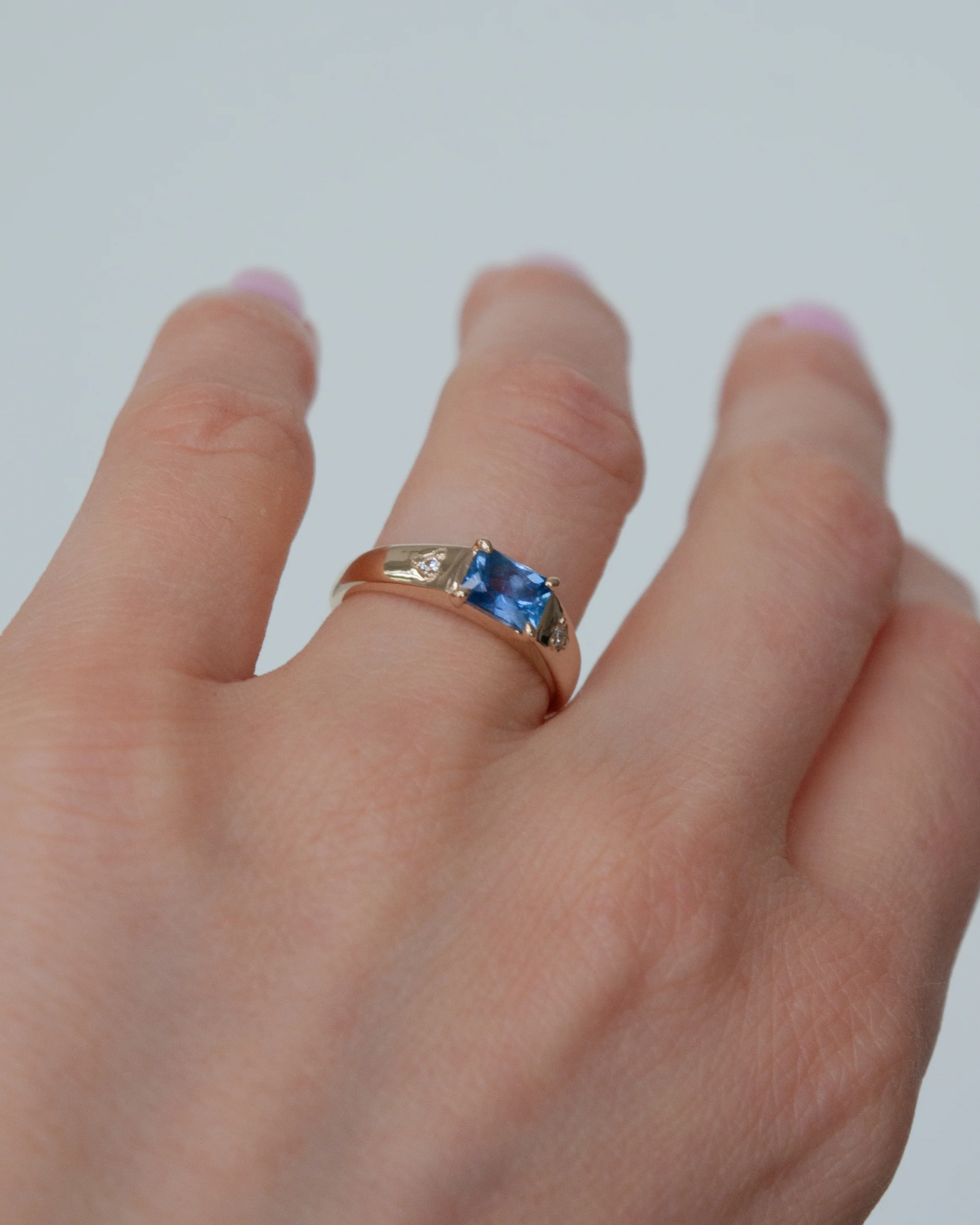 THE GAZER RING | CORNFLOWER BLUE SAPPHIRE - Image 5