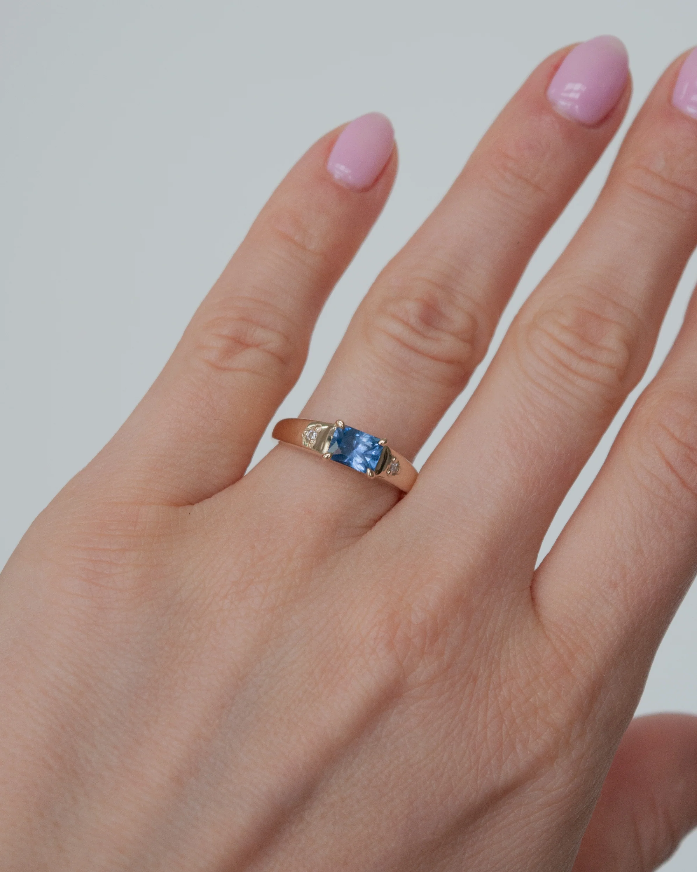 THE GAZER RING | CORNFLOWER BLUE SAPPHIRE - Image 6